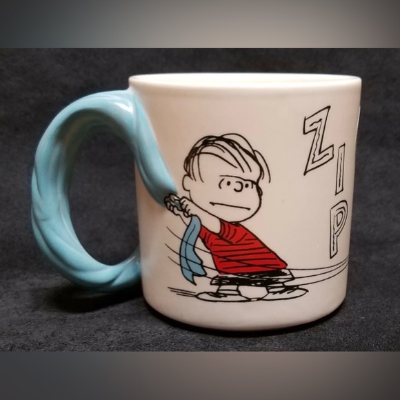 Peanuts Other - NEW Peanuts LINUS & SNOOPY ZIP Security BLANKET Dimensional 3D Handle MUG